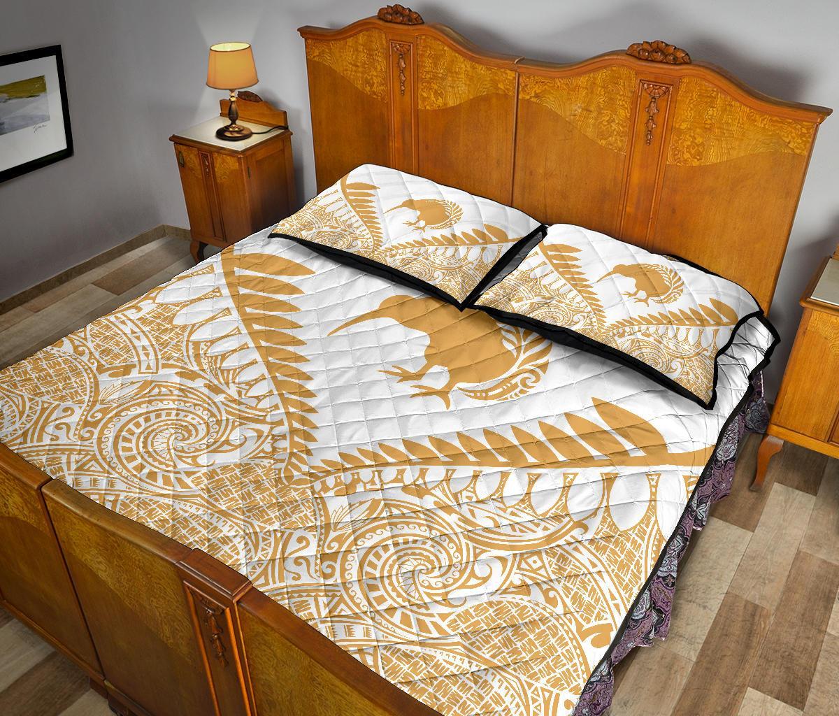 kiwi-silver-fern-classic-quilt-bed-set-beige-white