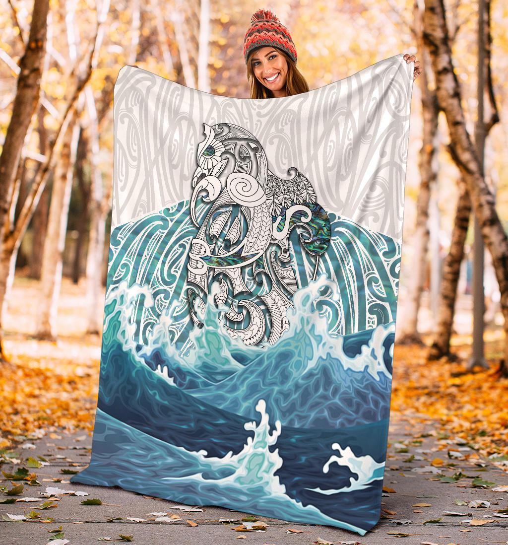 maori-manaia-the-blue-sea-premium-blanket-white