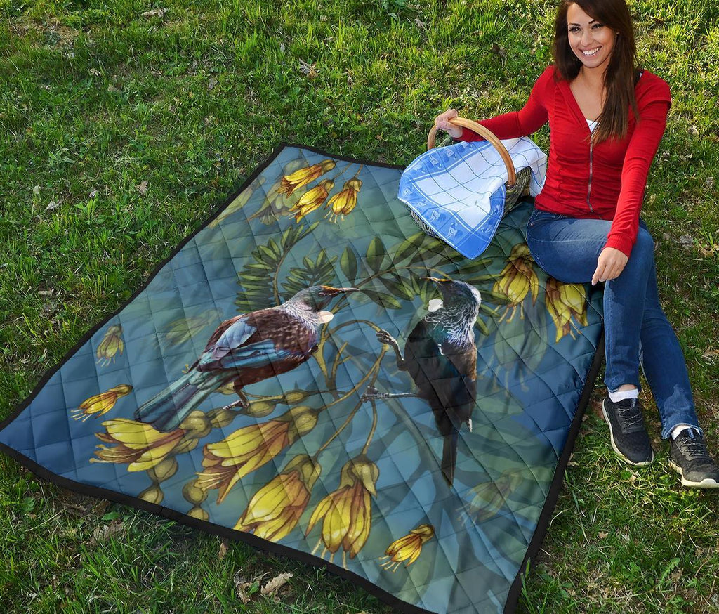 tui-bird-and-kowhai-flowers-quilt