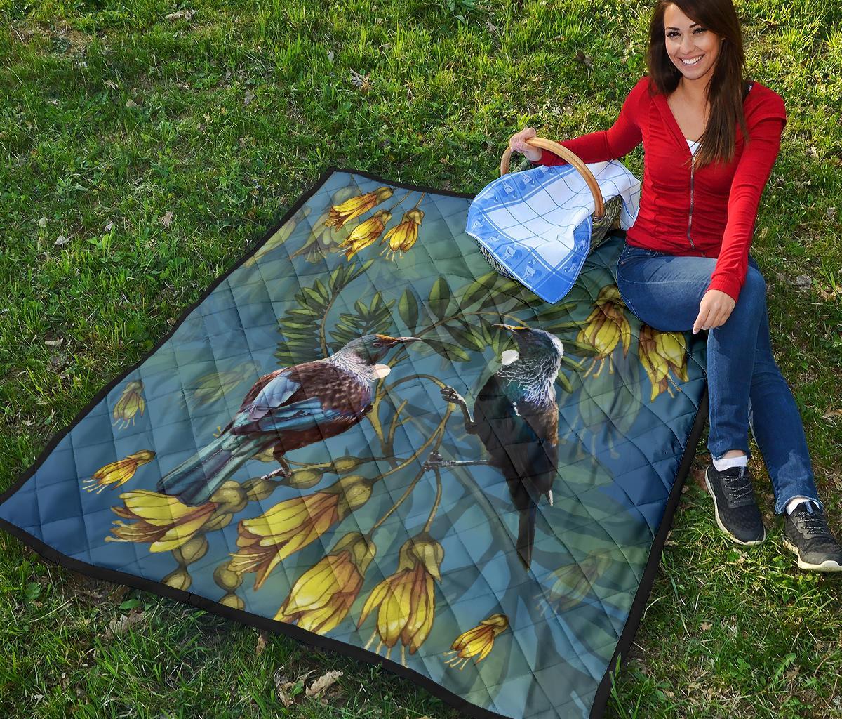 tui-bird-and-kowhai-flowers-quilt