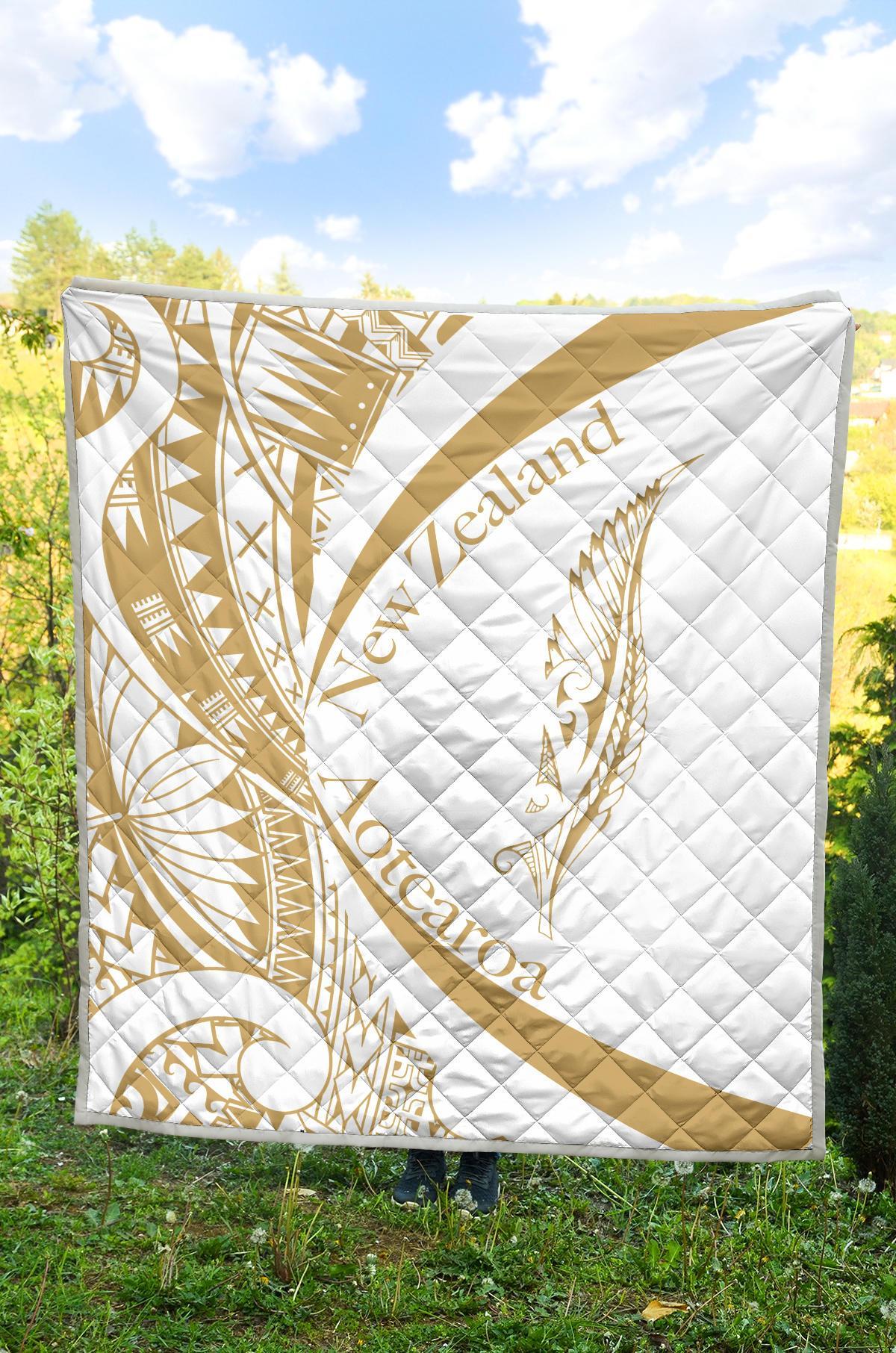 new-zealand-silver-fern-premium-quilt-maori-tattoo-circle-style-white