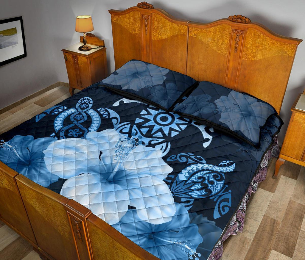 turtle-and-hibiscus-quilt-bed-set