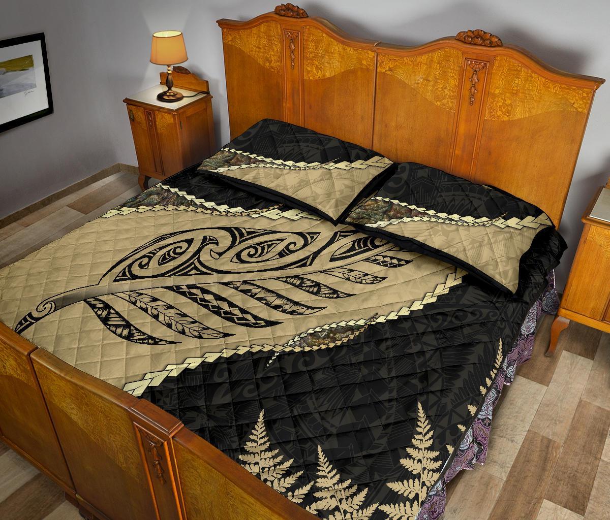 paua-shell-maori-silver-fern-quilt-bed-set-tan