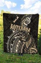 maori-tattoo-with-map-new-zealand-premium-quilt