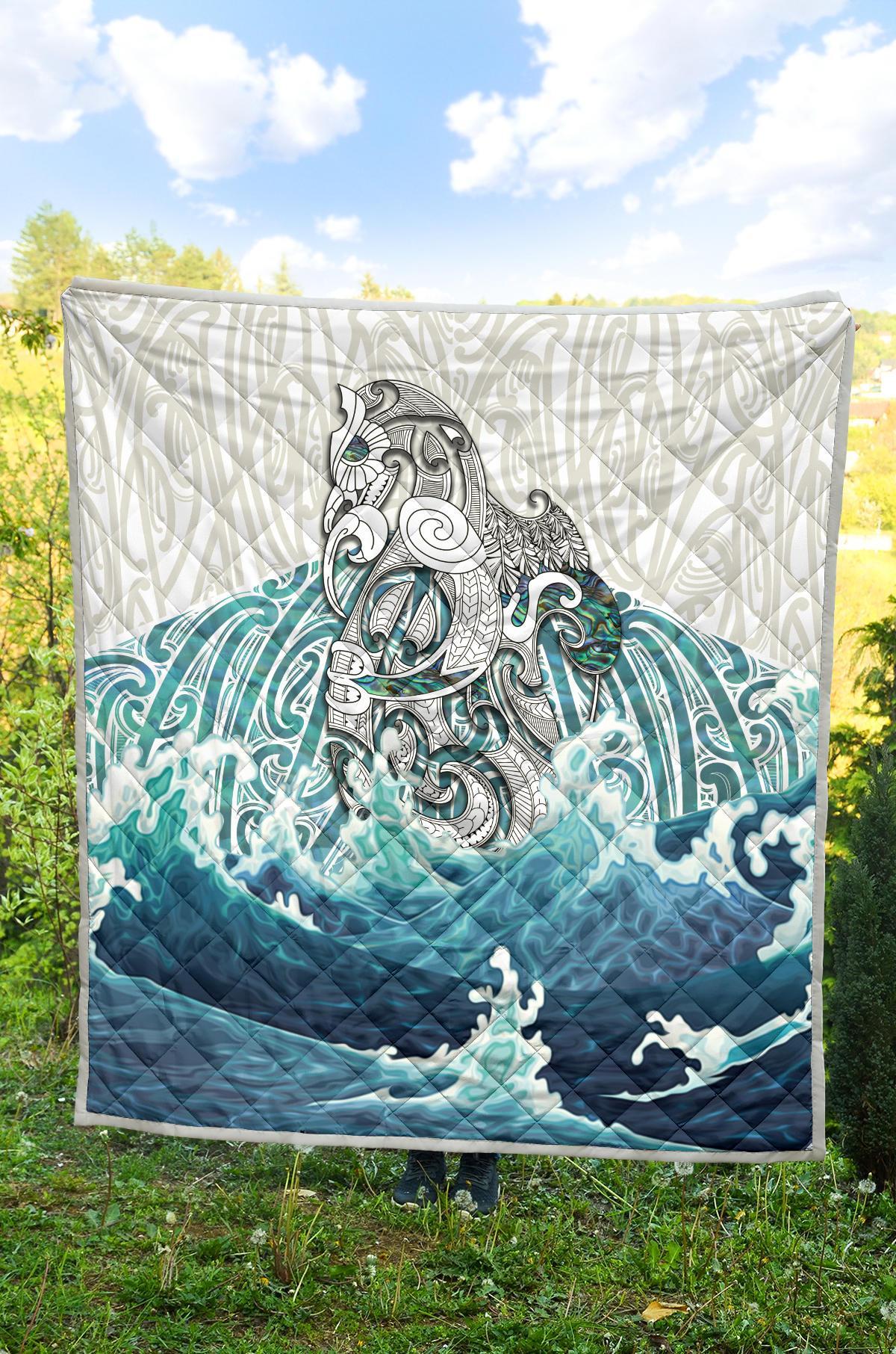 maori-manaia-the-blue-sea-premium-quilt-white
