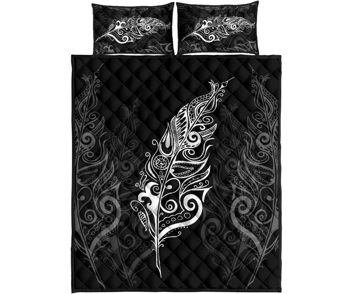 light-silver-fern-new-zealand-quilt-bed-set-white