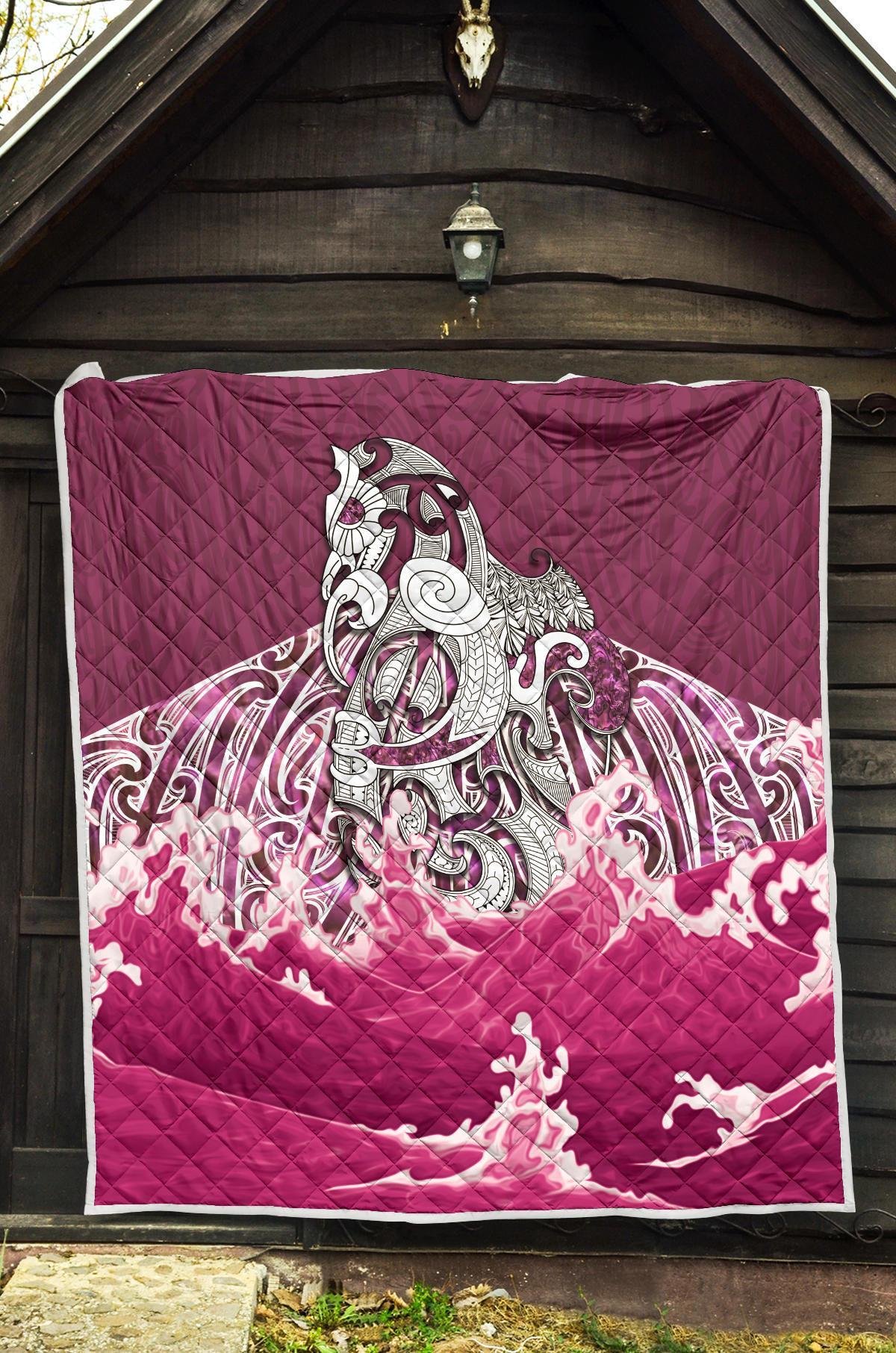 maori-manaia-the-blue-sea-premium-quilt-pink
