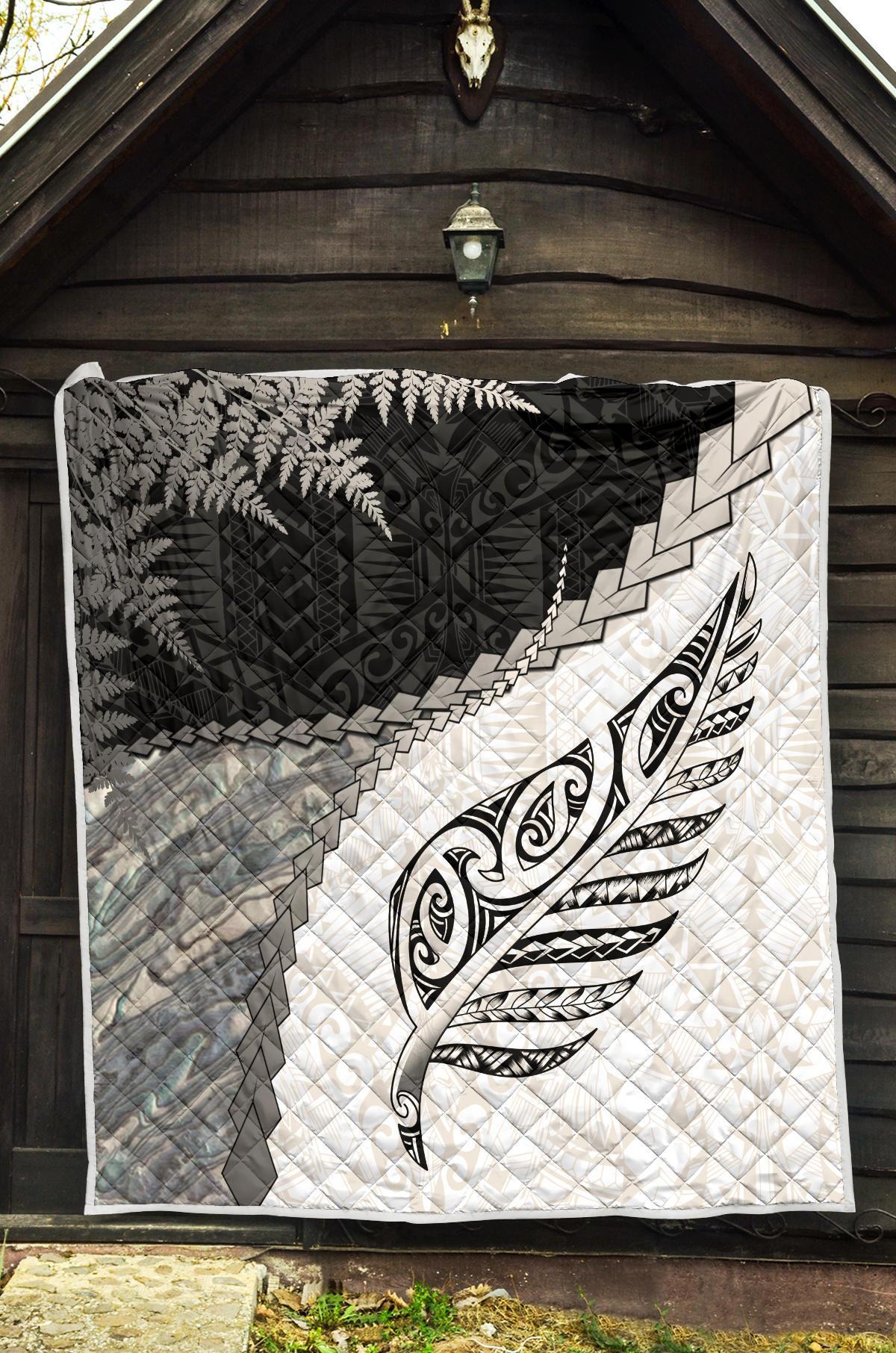 paua-shell-maori-silver-fern-quilt-white