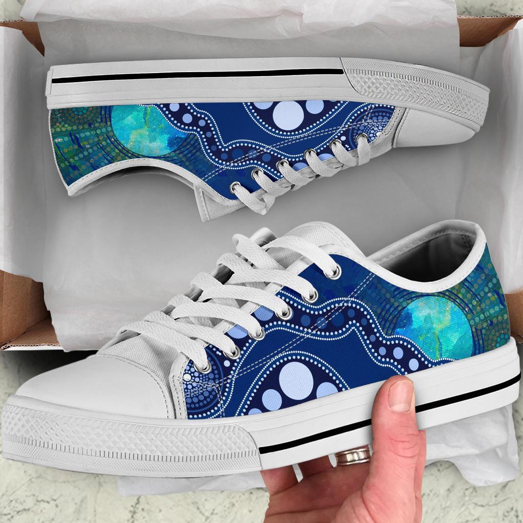 aboriginal-low-top-shoe-australia-indigenous-flag-circle-dot-painting-art-blue