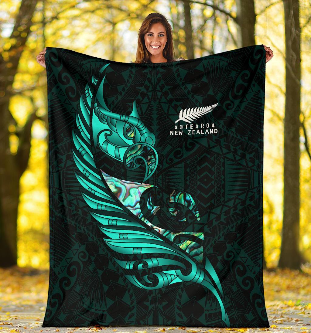 new-zealand-premium-blanket-manaia-paua-fern-wing-turquoise