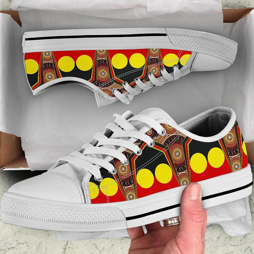 low-top-shoe-2-aboriginal-with-dot-painting-art