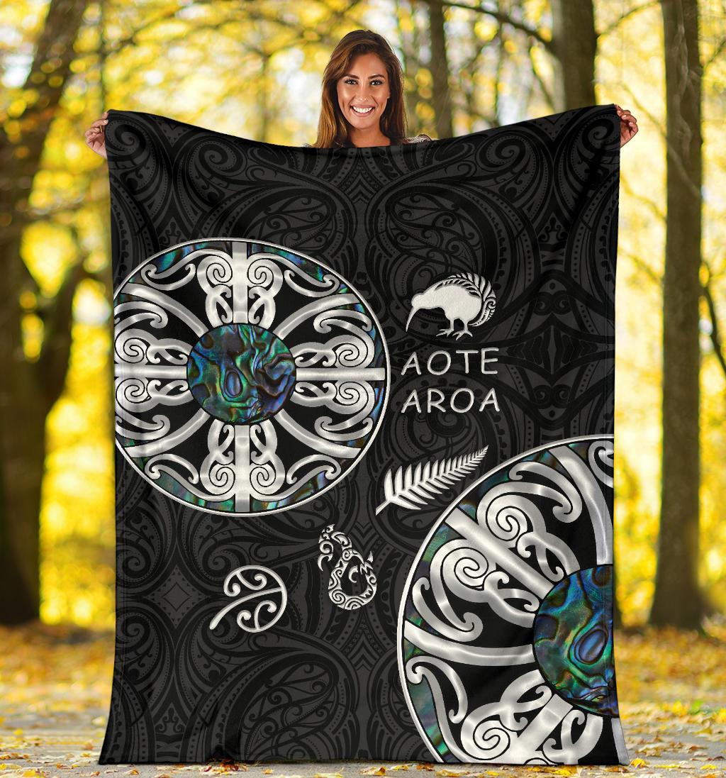 new-zealand-aotearoa-premium-blanket-maori-mangopare-paua-shell