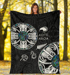 new-zealand-aotearoa-premium-blanket-maori-mangopare-paua-shell