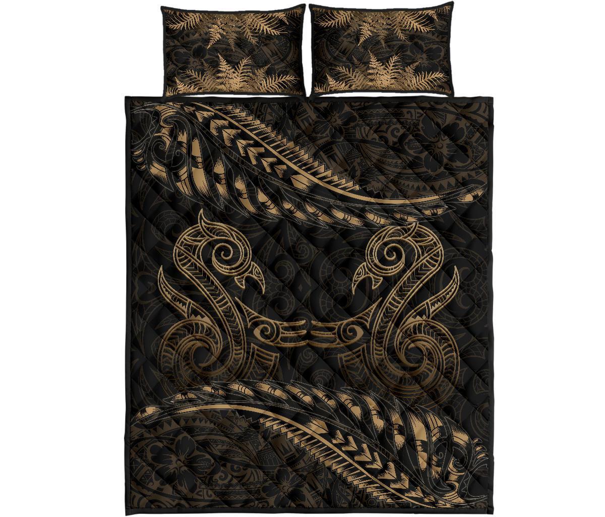 aotearoa-quilt-bed-set-gold-maori-manaia-with-silver-fern