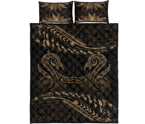aotearoa-quilt-bed-set-gold-maori-manaia-with-silver-fern