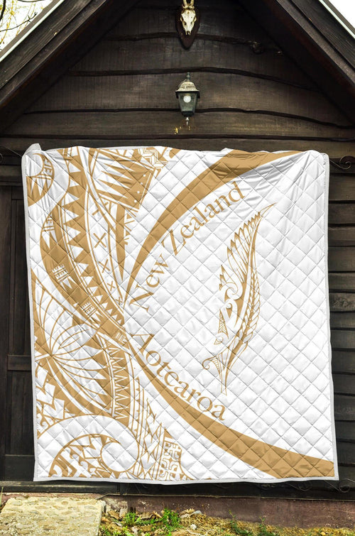 new-zealand-silver-fern-premium-quilt-maori-tattoo-circle-style-white