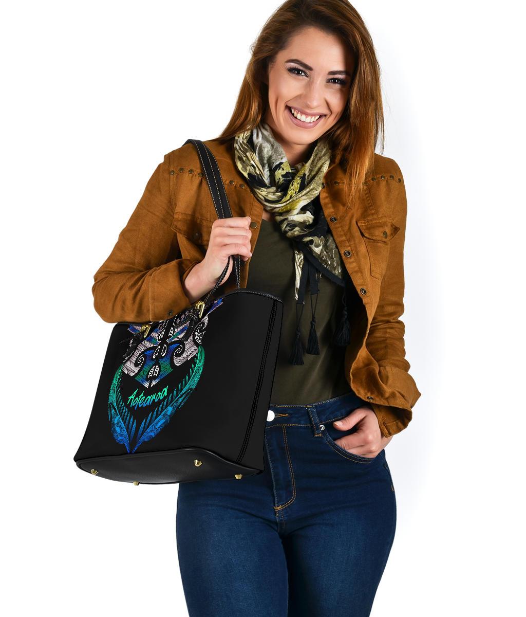aotearoa-small-leather-tote-silver-fern-tangaroa