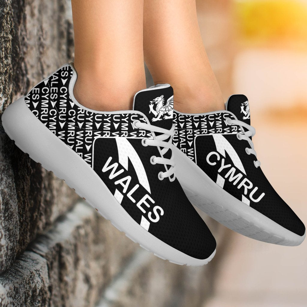 wales-sporty-sneakers-transit-style