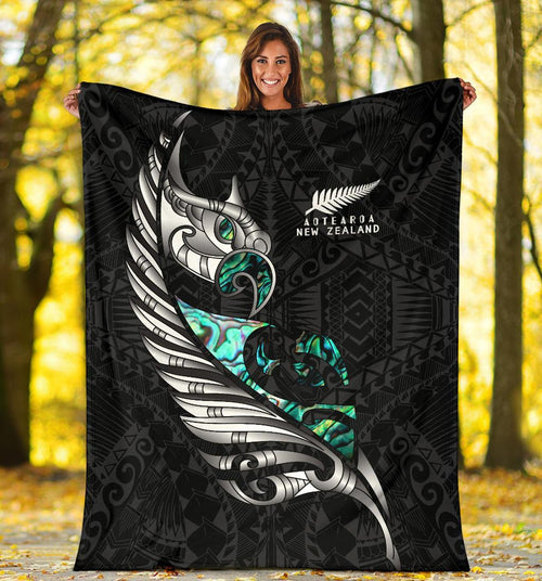 new-zealand-premium-blanket-manaia-paua-fern-wing-white