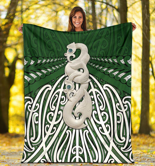 maori-moko-tattoo-premium-blanket-manaia-pounamu