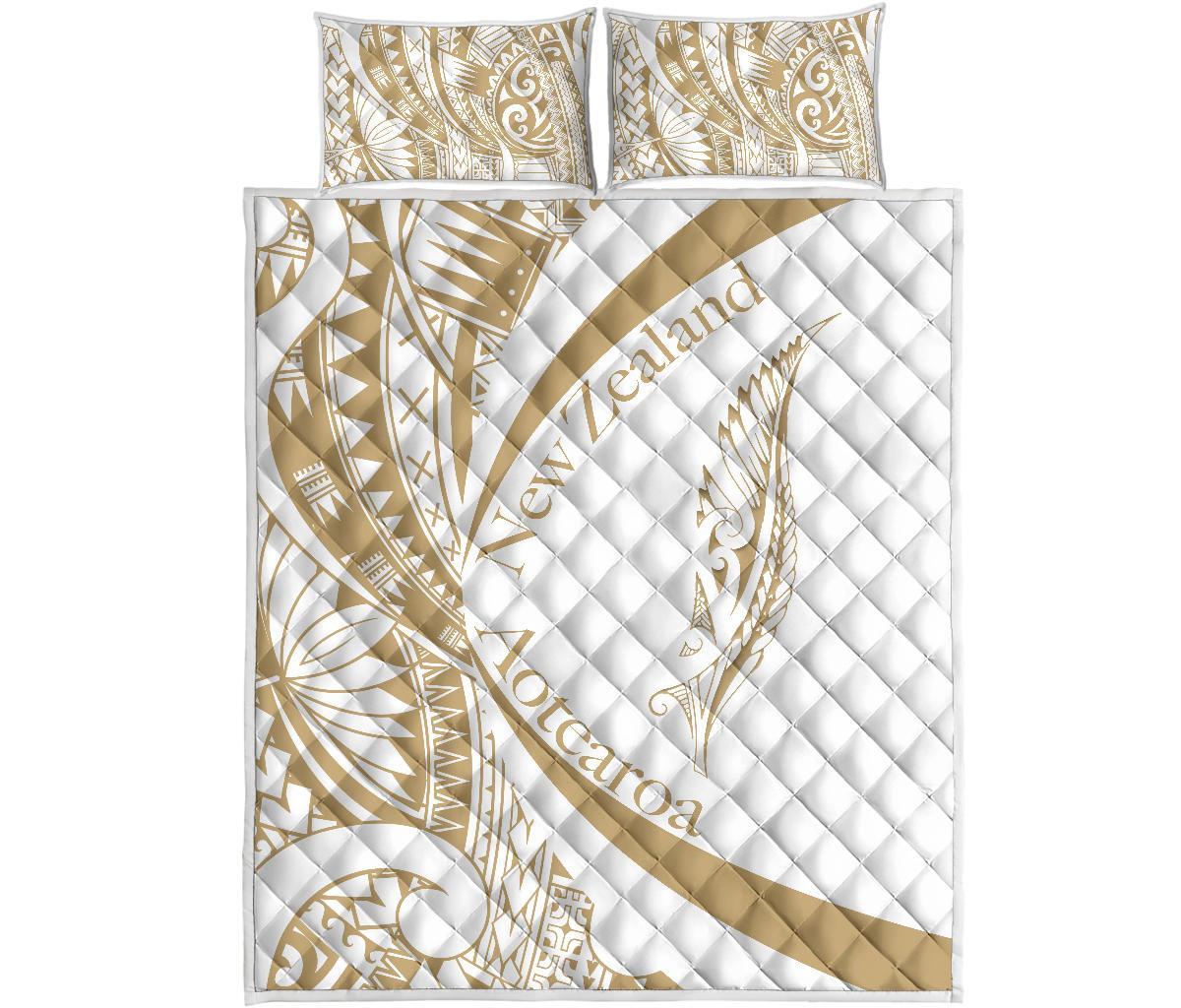 new-zealand-silver-fern-quilt-bed-set-maori-tattoo-circle-style-white