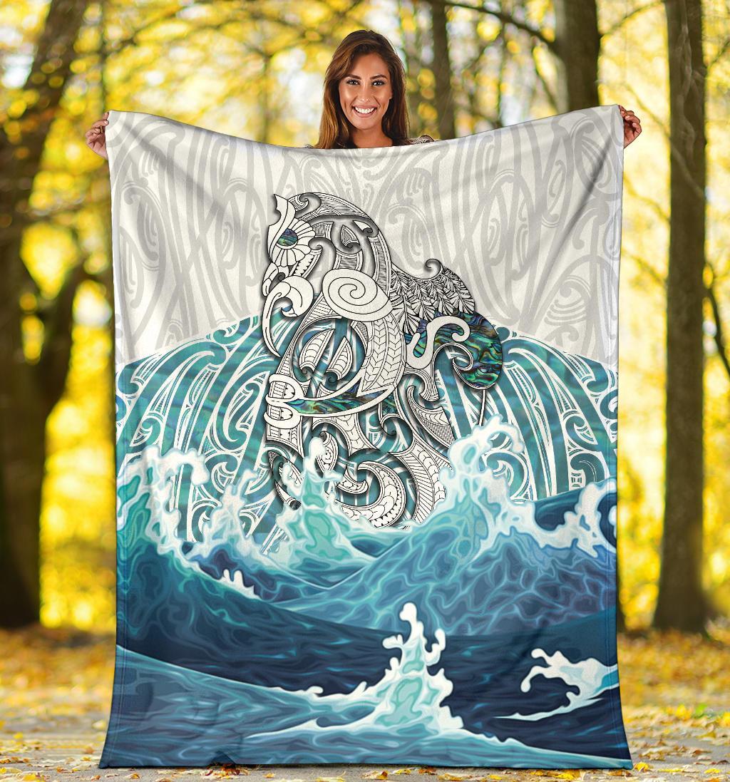 maori-manaia-the-blue-sea-premium-blanket-white