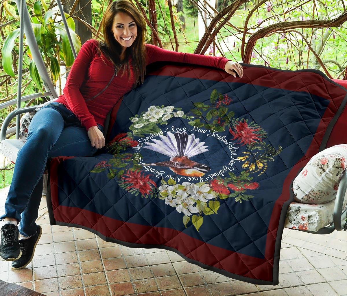 piwakawaka-with-flowers-new-zealand-quilt