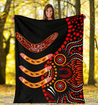 aboriginal-premium-blanket-aboriginal-boomerangs-with-dot-painting-pattern