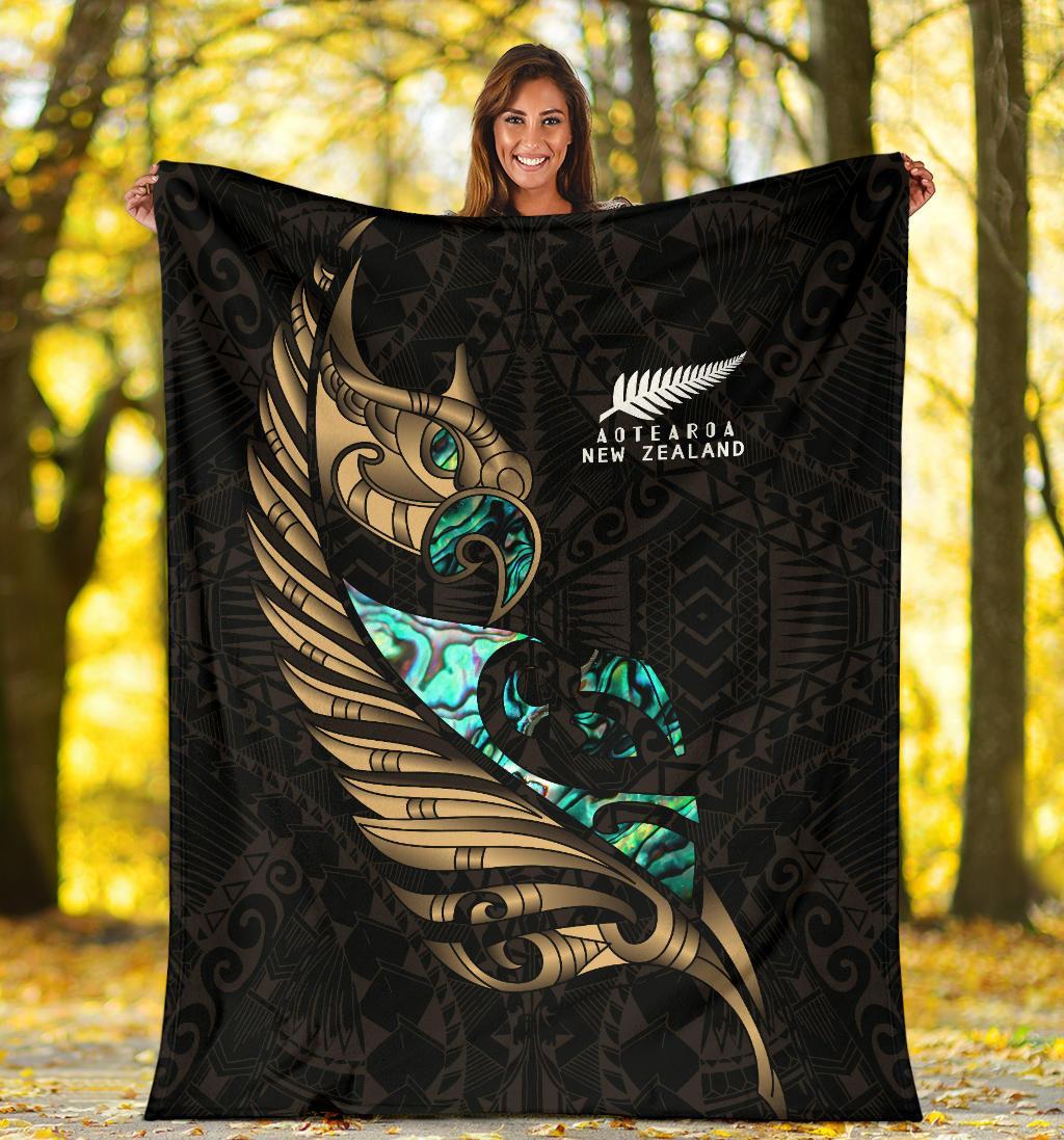 new-zealand-premium-blanket-manaia-paua-fern-wing-gold