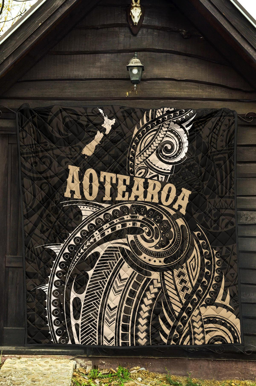 maori-tattoo-with-map-new-zealand-premium-quilt