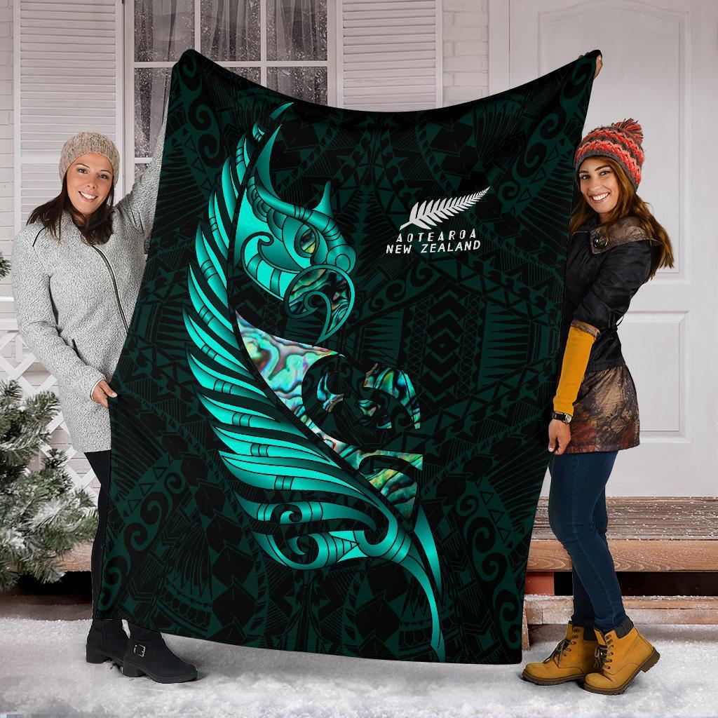 new-zealand-premium-blanket-manaia-paua-fern-wing-turquoise