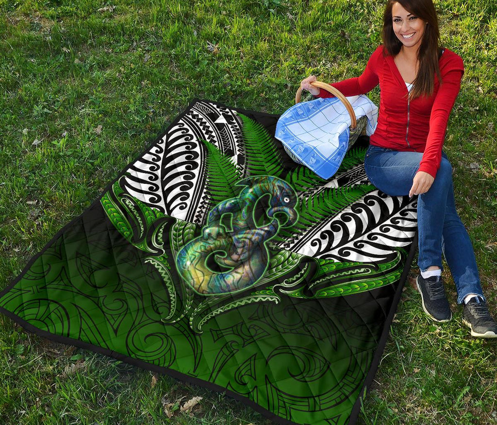 manaia-mythology-premium-quilt-silver-fern-maori-tattoo