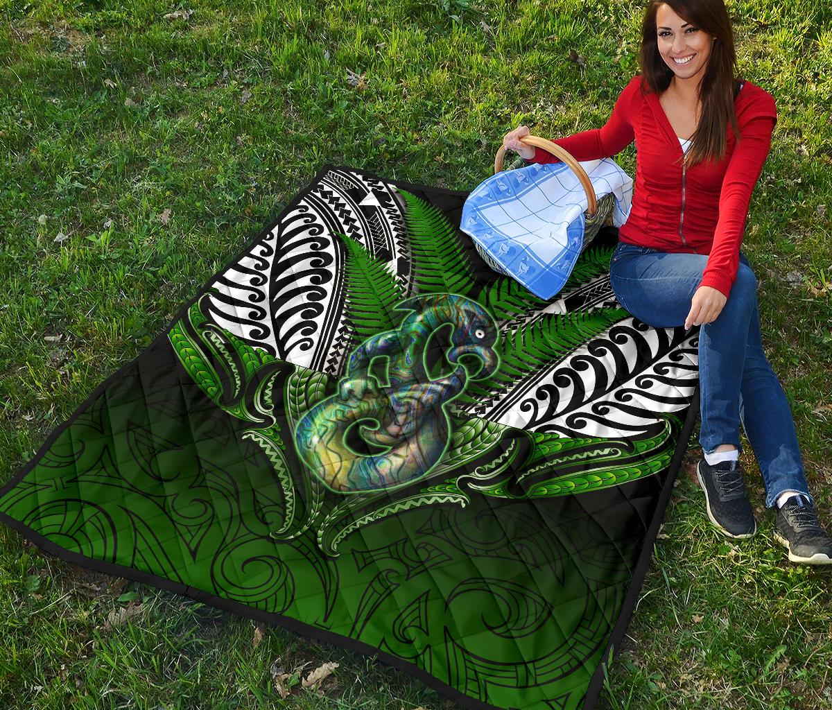 manaia-mythology-premium-quilt-silver-fern-maori-tattoo