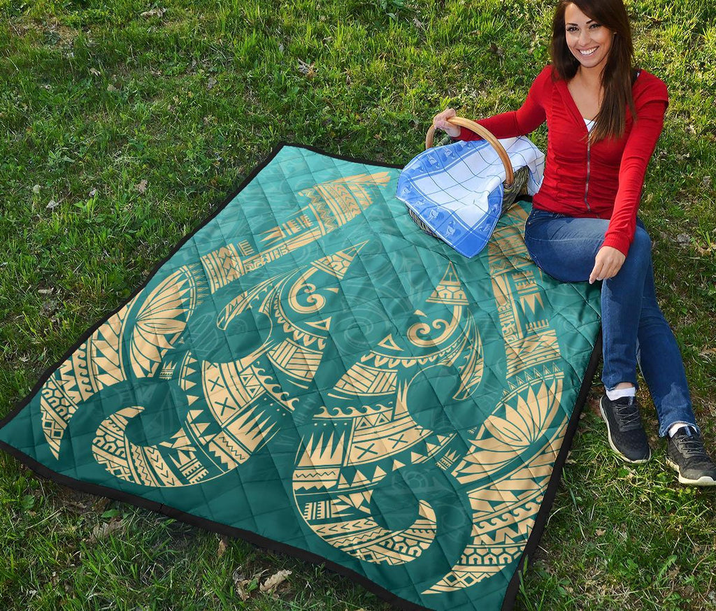 new-zealand-maori-hei-matau-tattoo-premium-quilt
