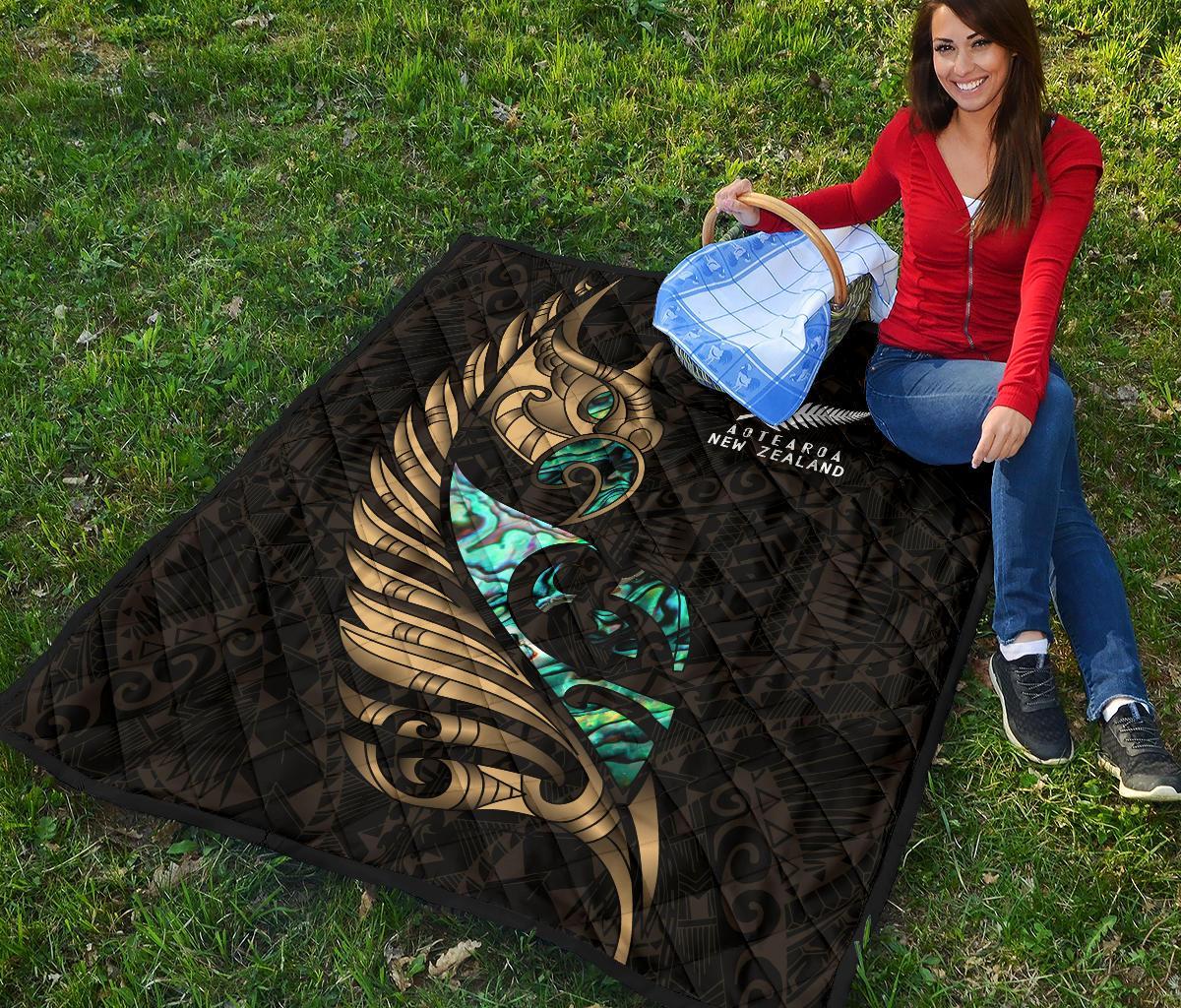 new-zealand-premium-quilt-manaia-paua-fern-wing-gold