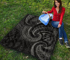 new-zealand-maori-mangopare-premium-quilt-polynesian-black