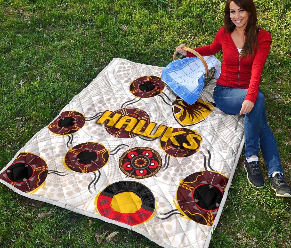 hawthorn-premium-quilt-hawks-indigenous-white