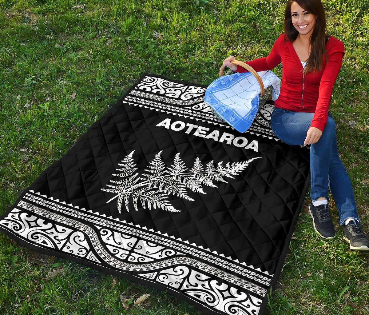 aotearoa-new-zealand-maori-premium-quilt-silver-fern-white