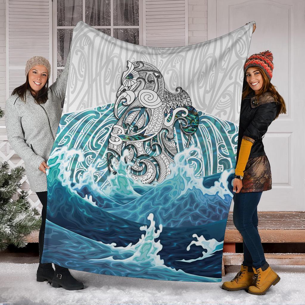 maori-manaia-the-blue-sea-premium-blanket-white