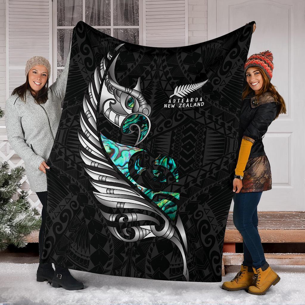 new-zealand-premium-blanket-manaia-paua-fern-wing-white
