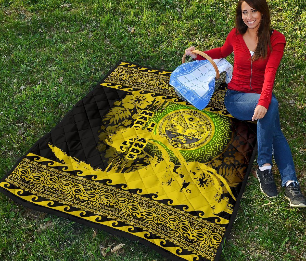 marshall-island-quilt-wave-yellow-design