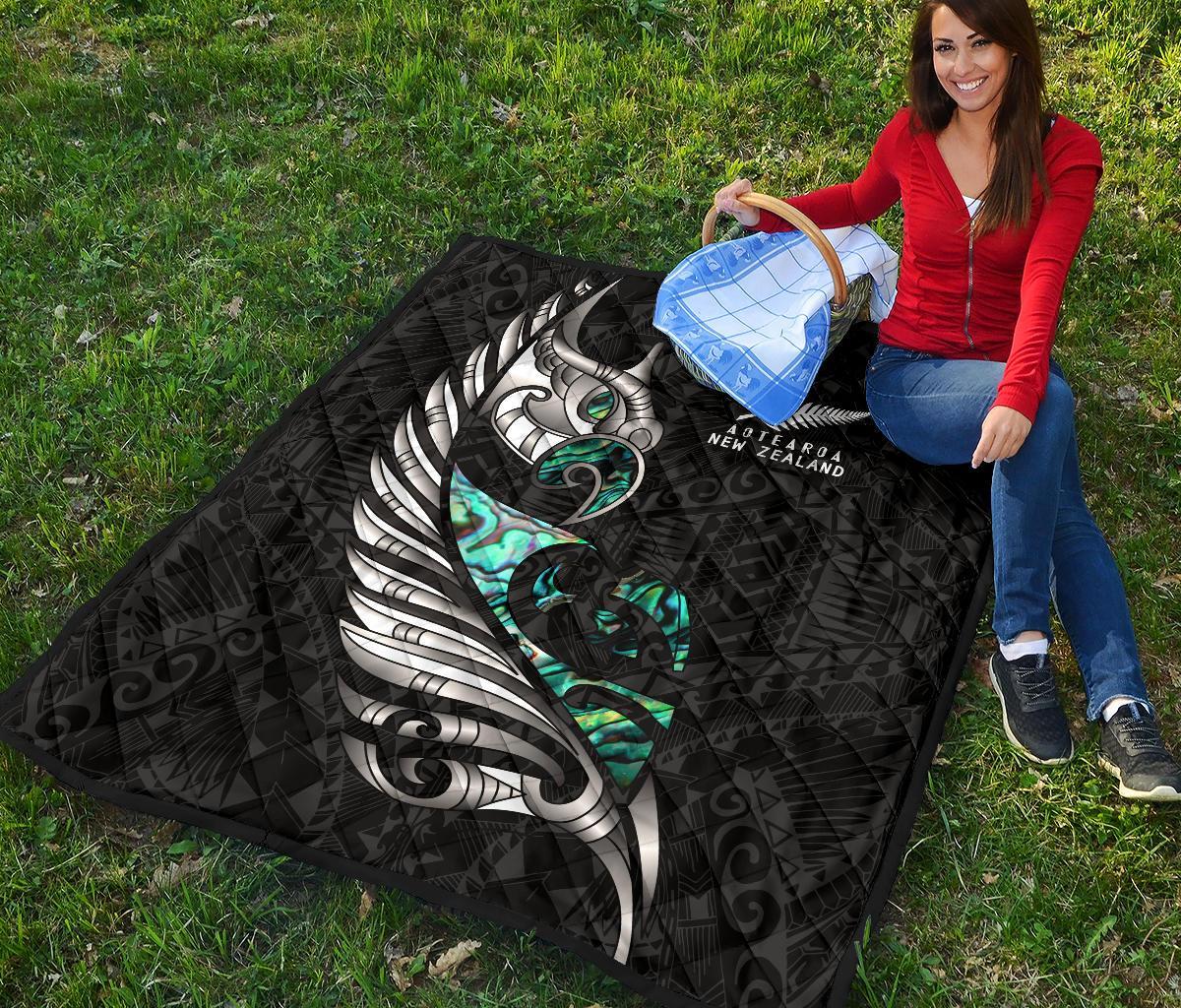 new-zealand-premium-quilt-manaia-paua-fern-wing-white