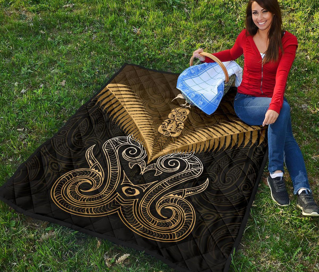 maori-manaia-new-zealand-premium-quilt-gold