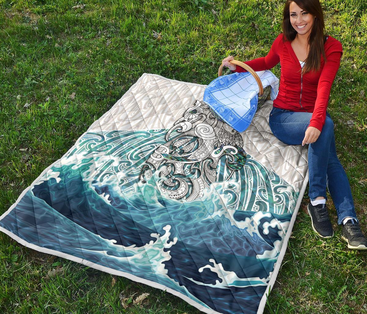 maori-manaia-the-blue-sea-premium-quilt-white