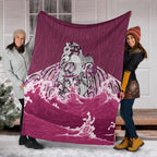 maori-manaia-the-blue-sea-premium-blanket-pink