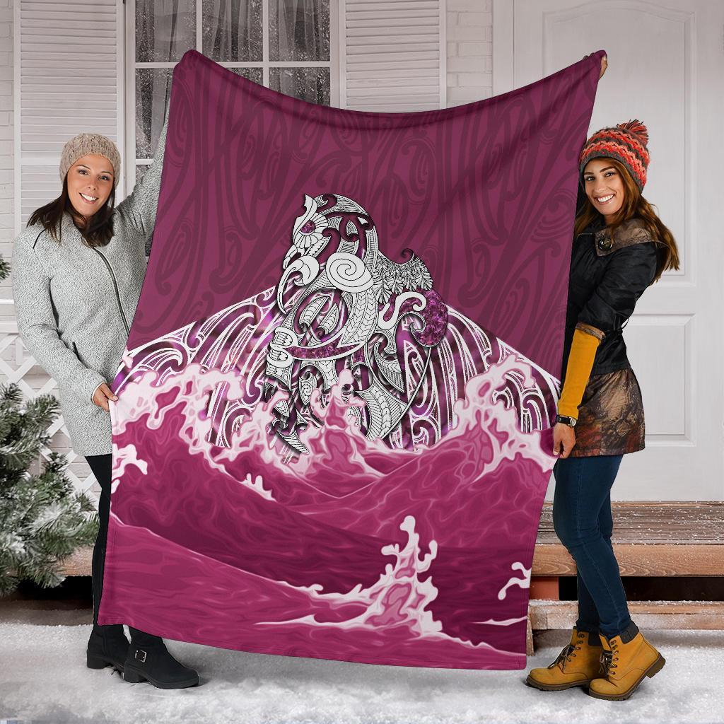 maori-manaia-the-blue-sea-premium-blanket-pink
