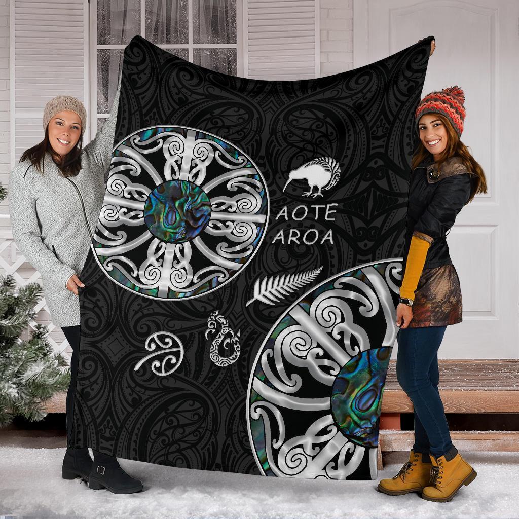 new-zealand-aotearoa-premium-blanket-maori-mangopare-paua-shell