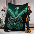 maori-manaia-new-zealand-premium-blanket-turquoise