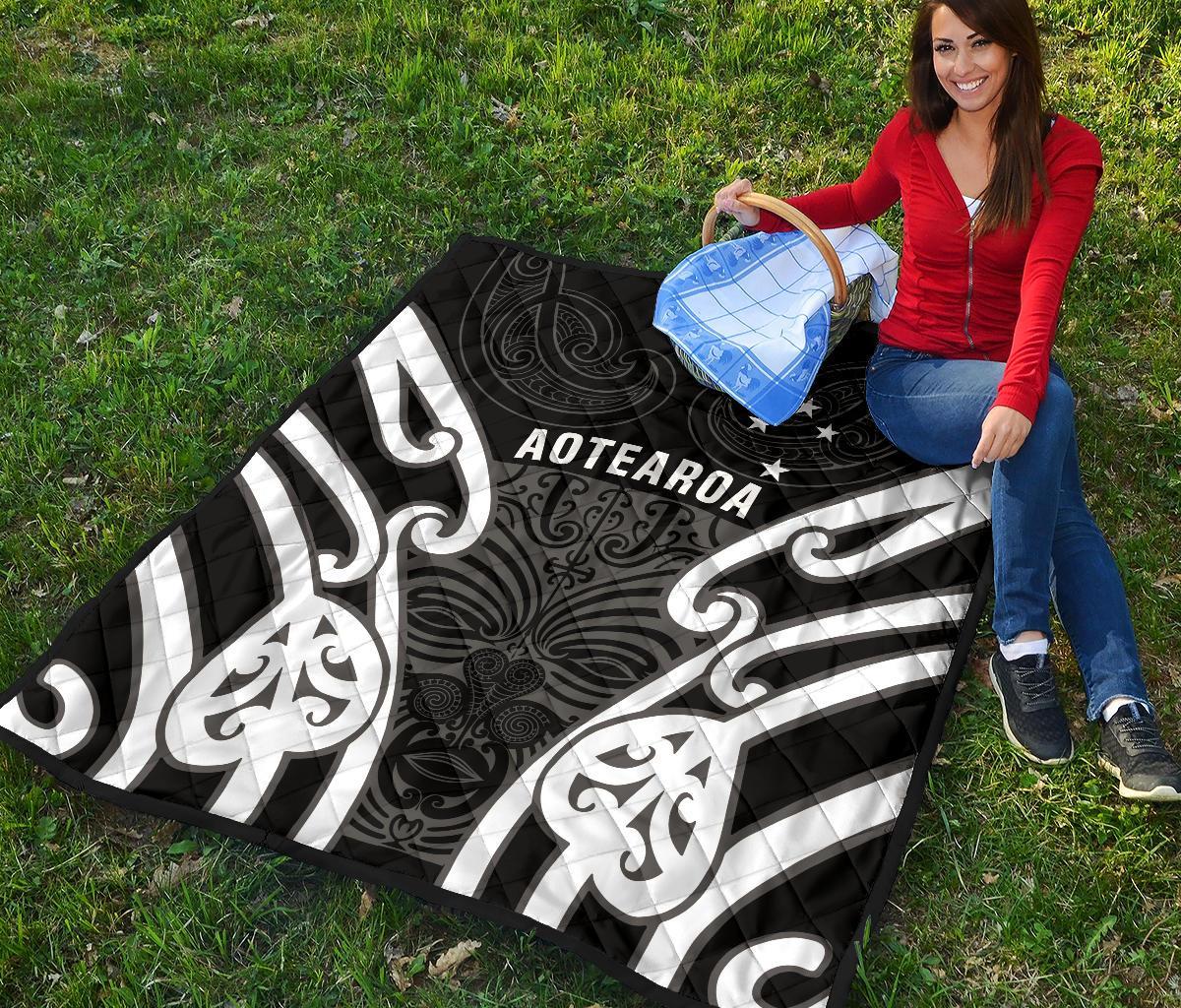 aotearoa-premium-quilt-maori-moko-black-white