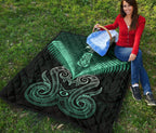 maori-manaia-new-zealand-premium-quilt-turquoise